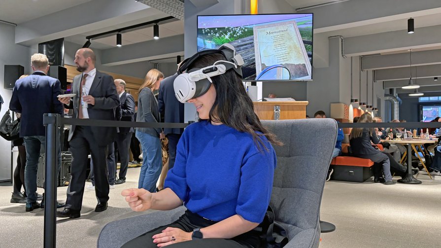 Showroom mit VR-Station in der schleswig-holsteinischen Landesbibliothek VR-Station in der schleswig-holsteinischen Landesbibliothek