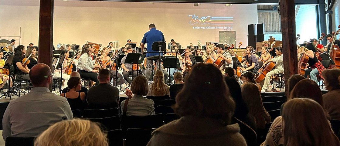 Blick auf das Festival Orchestra aus dem Publikum