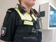 Bodycam am Körper einer Polizistin aus Schleswig-Holstein